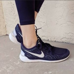 Women's Nike free 5.0, black, size 7.5